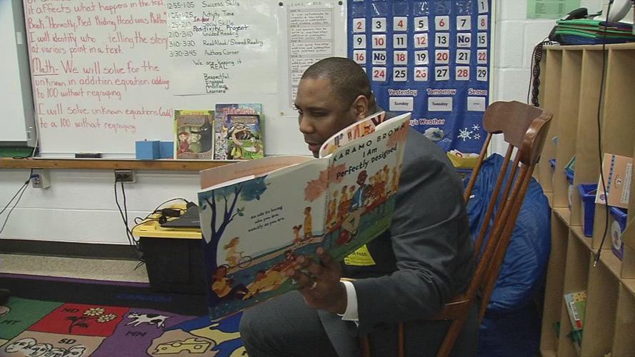 GILBERT CORSEY READS TO GREENWOOD ELEMENTARY STUDENTS 2-10-2020  (6).jpg