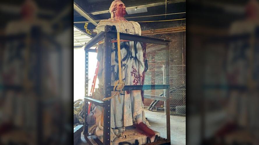 KING LOUIS STATUE FULL.png