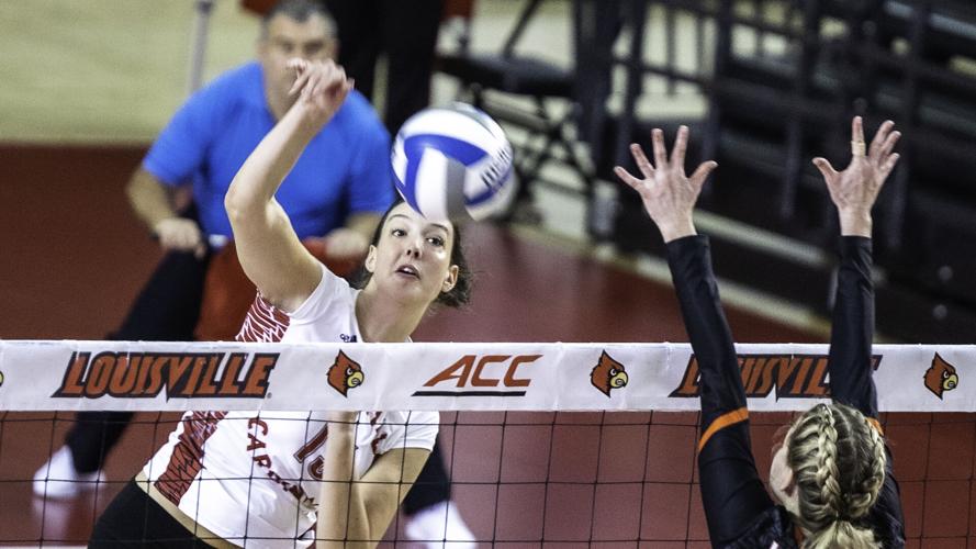 Louisville_Volleyball_9297.jpg