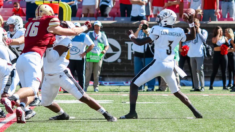 Malik Cunningham throws a pass