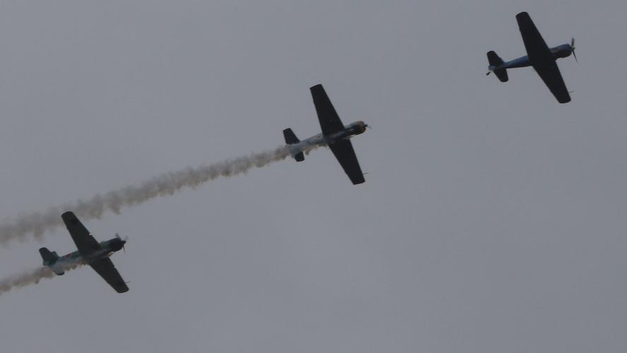 Aircraft practice over the Ohio River one day before Thunder Over Louisville 2023