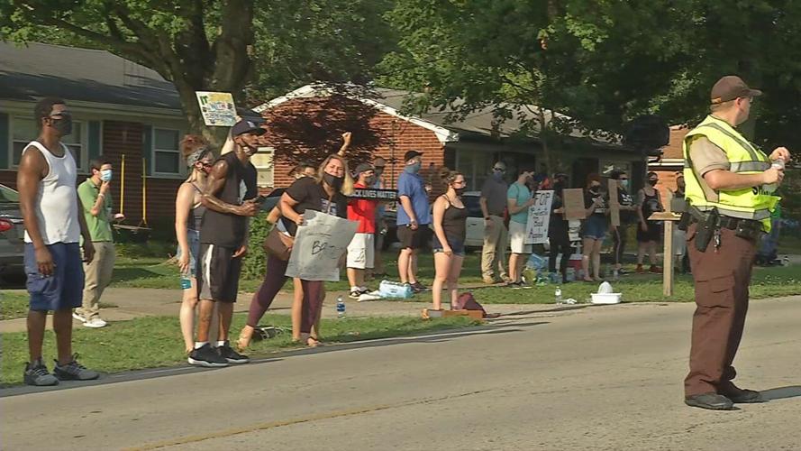 Back the blue rally protesters.jpg