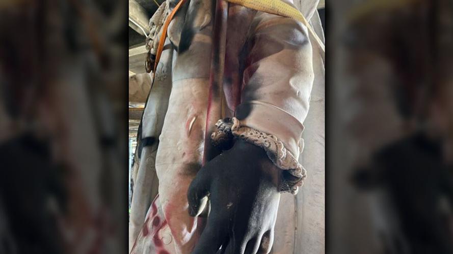 KING LOUIS STATUE SPRAY PAINT.png