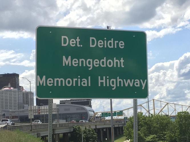Det Mengedoht Highway sign.jpg