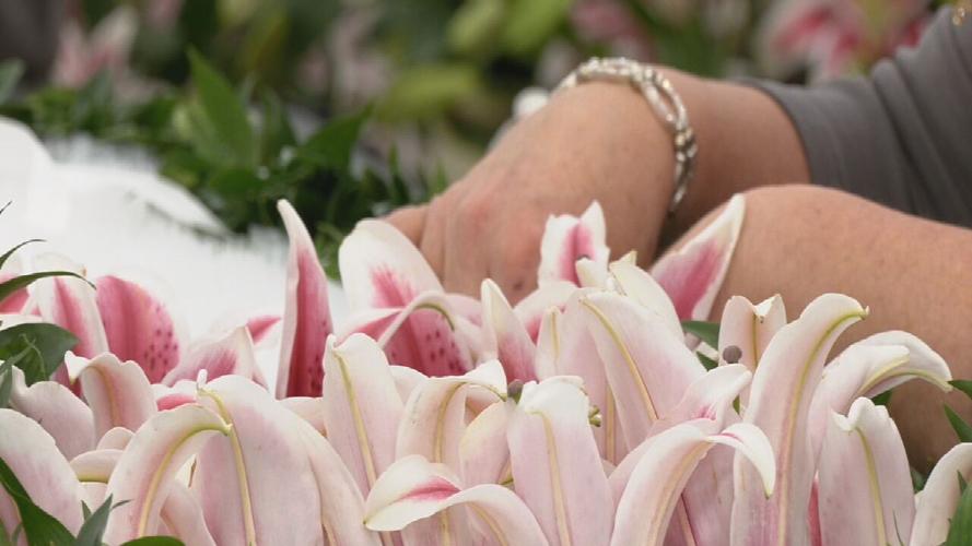 Garland of Lilies at Kroger - 5.1.25