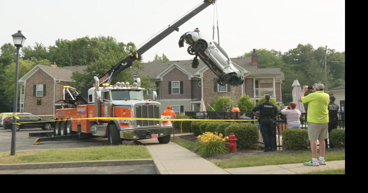 Crane lifts car from south Louisville pool after fatal shooting