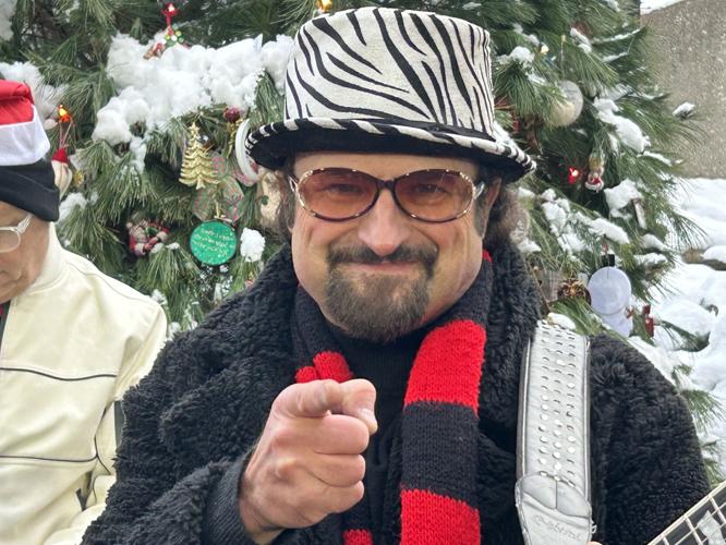 Jingle tree crasher closeups 12-12-2025 -16.jpg