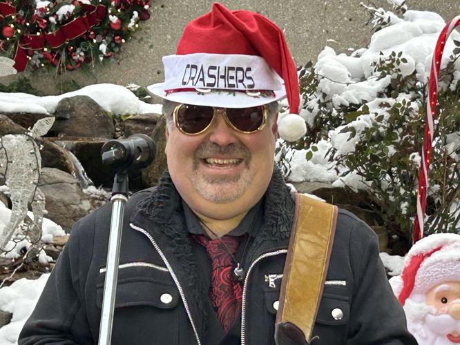 Jingle tree crasher closeups 12-12-2025 -11.jpg