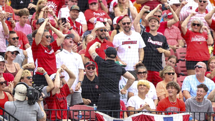Pat Kelsey leads baseball cheer
