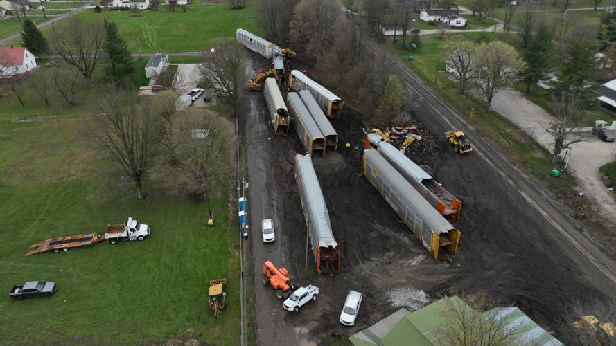 Glendale aerial train derailment cleanup- 3-17-2023 (2).jpg