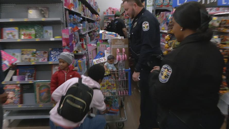 SHOP WITH A COP - LMPD WALMART - 12-9-2023  (2).jpeg