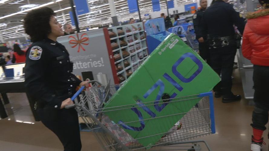 SHOP WITH A COP - LMPD WALMART - 12-9-2023  (3).jpeg