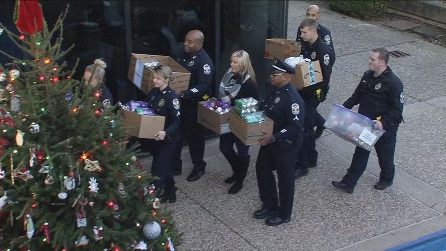 JUDE JINGLE TREE SURPRISE 12-19-18 (12).jpg