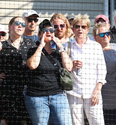 Crowd cheers at Dainty Contest.JPG