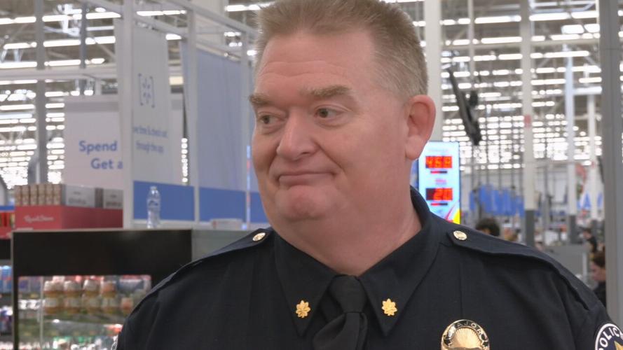 SHOP WITH A COP - LMPD WALMART - 12-9-2023  (4).jpeg