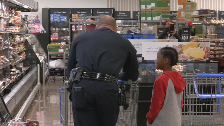 SHOP WITH A COP - LMPD WALMART - 12-9-2023  (5).jpeg