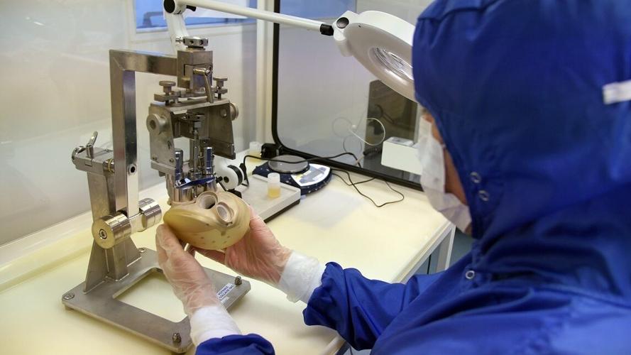 AESON ARTIFICIAL  HEART IMPLANT - COURTESY  (2).jpg