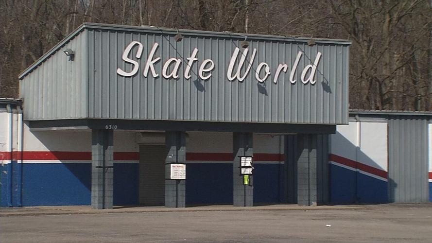 Skate World Sign