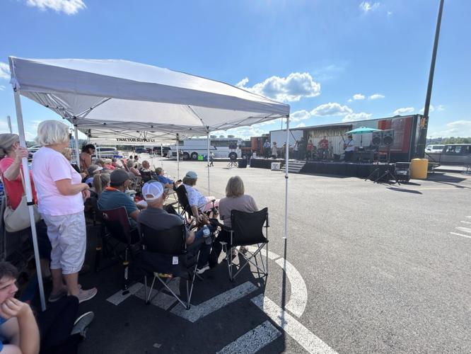 Carrollton woman sings at Walmart 3.jpg