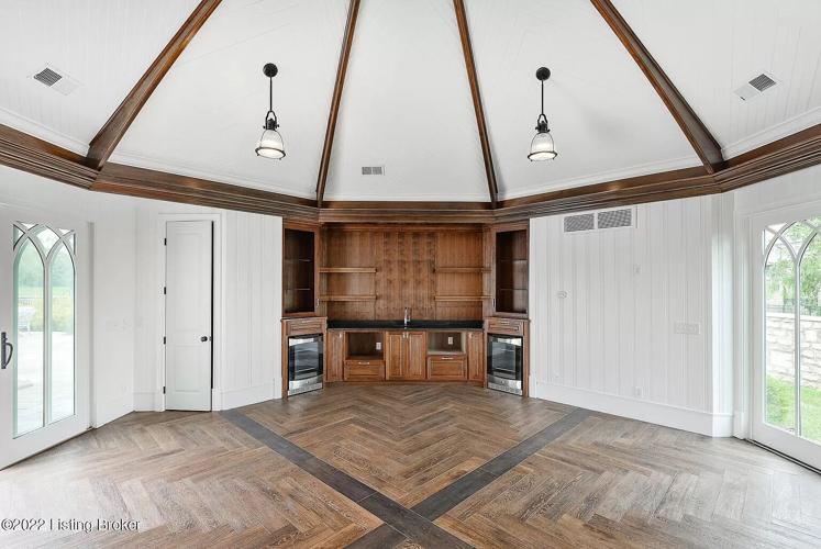 Mack house listing 25.jpg