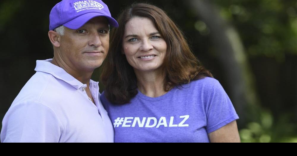 Michele Hall stands with her husband, Doug, in their backyard.jpeg |  | wdrb.com->すべての結果