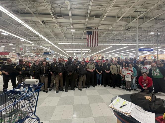 CLARKSVILLE SHOP WITH A COP 12-15-2022.jpg