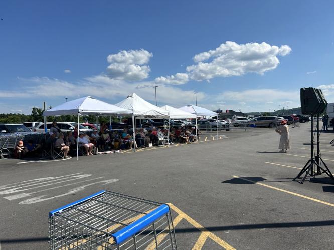 Carrollton woman sings at Walmart 2.jpg