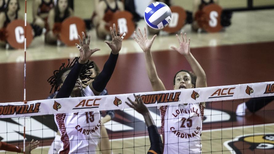 Louisville_Volleyball_9346.jpg