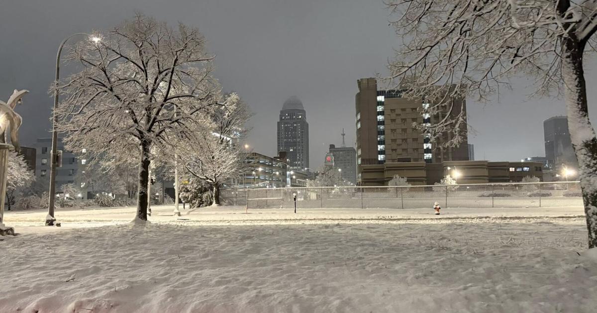 Season's first snowfall blankets Kentuckiana, impacts Tuesday travel