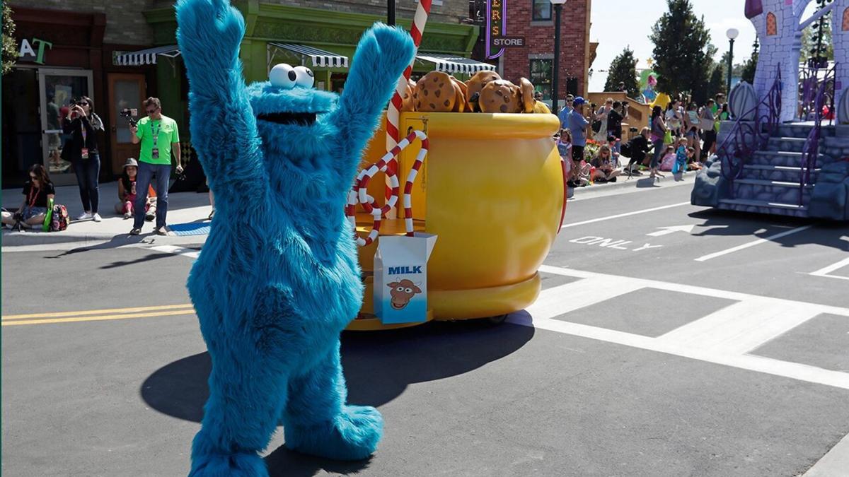 Oregon Man Steals Cookies While Wearing Cookie Monster Shirt Police Say Morning Wdrb Com The huge disappointment was the way it was packed in the shipping box, it was not bubble wrapped so of course the jar arrived. cookie monster shirt police