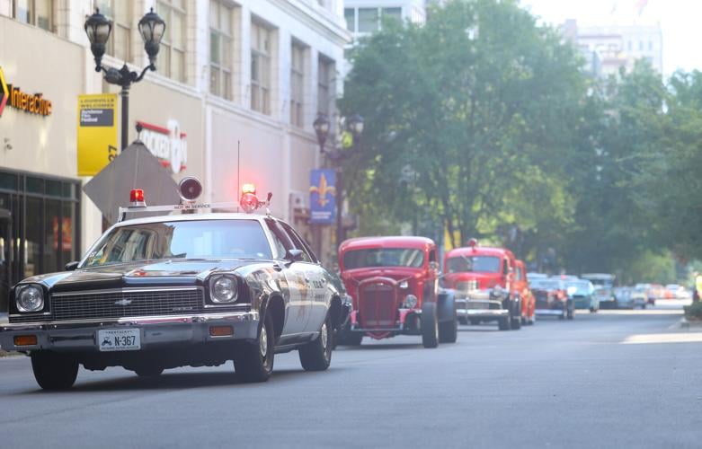 Street Rods move down 4th Street.JPG