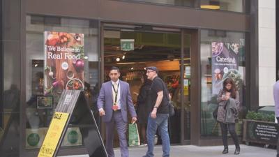 Amazon to roll out delivery at Whole Foods