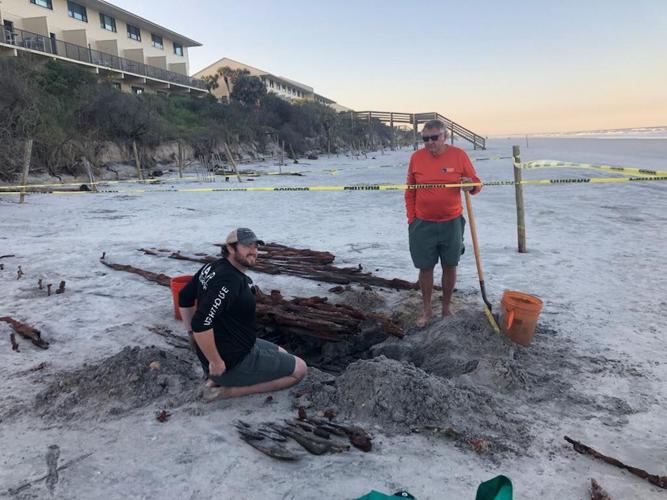 Shipwreck uncovered on Florida beach