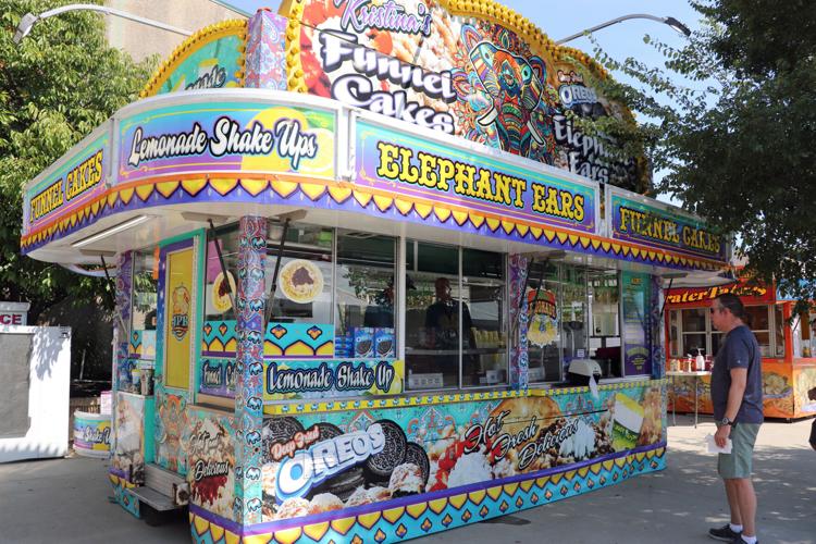 Elephant Ears and Funnel Cakes food stand at the 2022 Kentucky State Fair