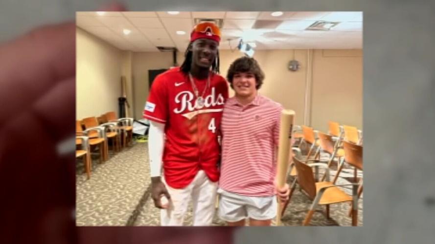 Alex French with Elly de la Cruz after catching de la Cruz's home run ball - 6.8.23