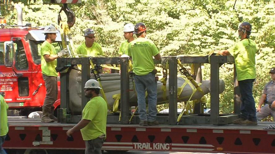 Jefferson Davis on trailer to be removed from Capitol