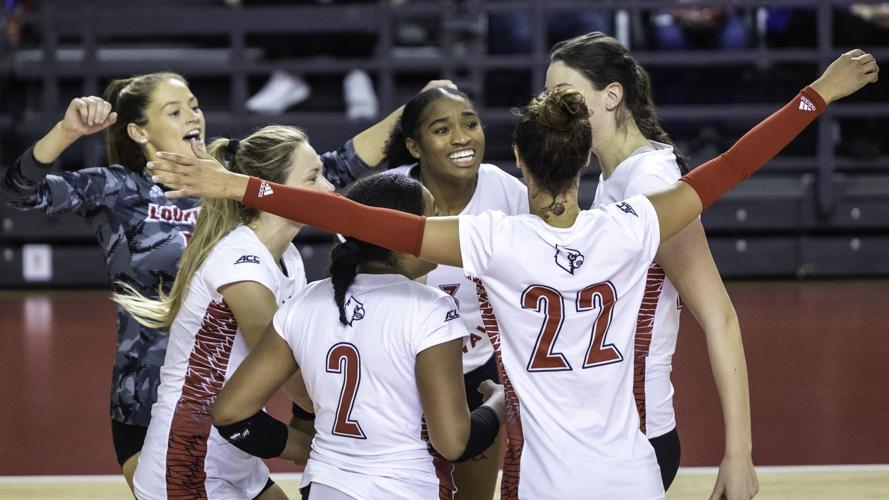 Louisville_Volleyball_9485.jpg
