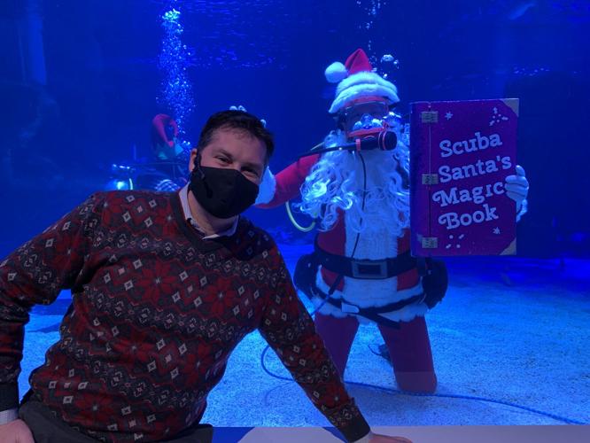 SCUBA SANTA - NEWPORT AQUARIUM - KK - 12-17-2020  (3).JPG
