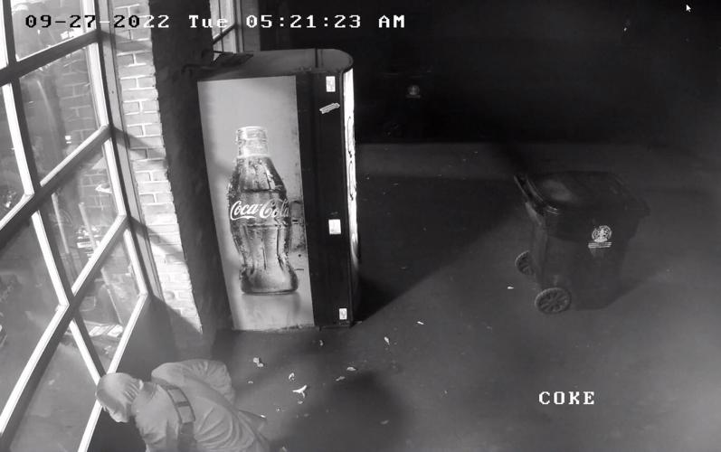 Thief using grabber.JPG