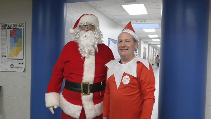 CLARKSVILLE ELEMENTARY - SANTA AND ELF ON A SHELF - 12-20-2022  (1).jpeg