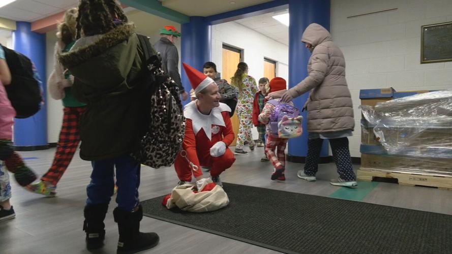 CLARKSVILLE ELEMENTARY - SANTA AND ELF ON A SHELF - 12-20-2022  (3).jpeg