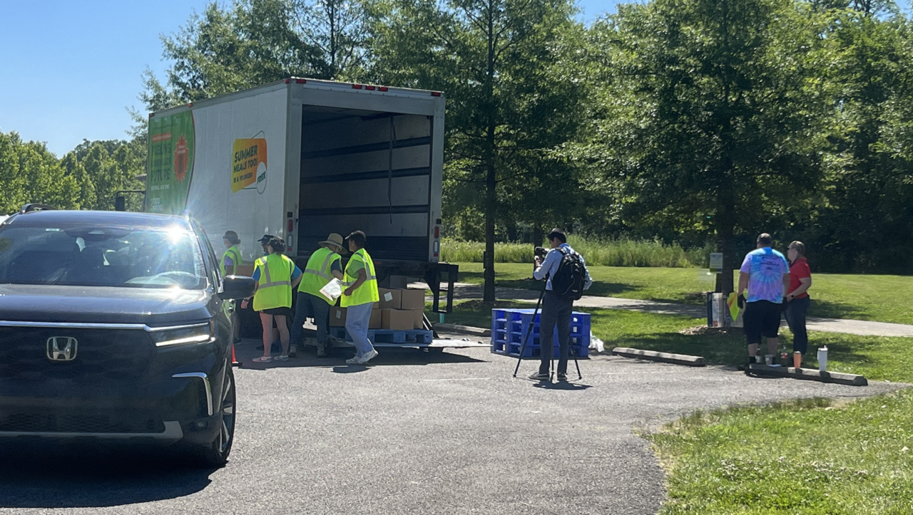 JCPS Hands Out Thousands Of Meals During 2nd Week Of Bulk Distribution ...