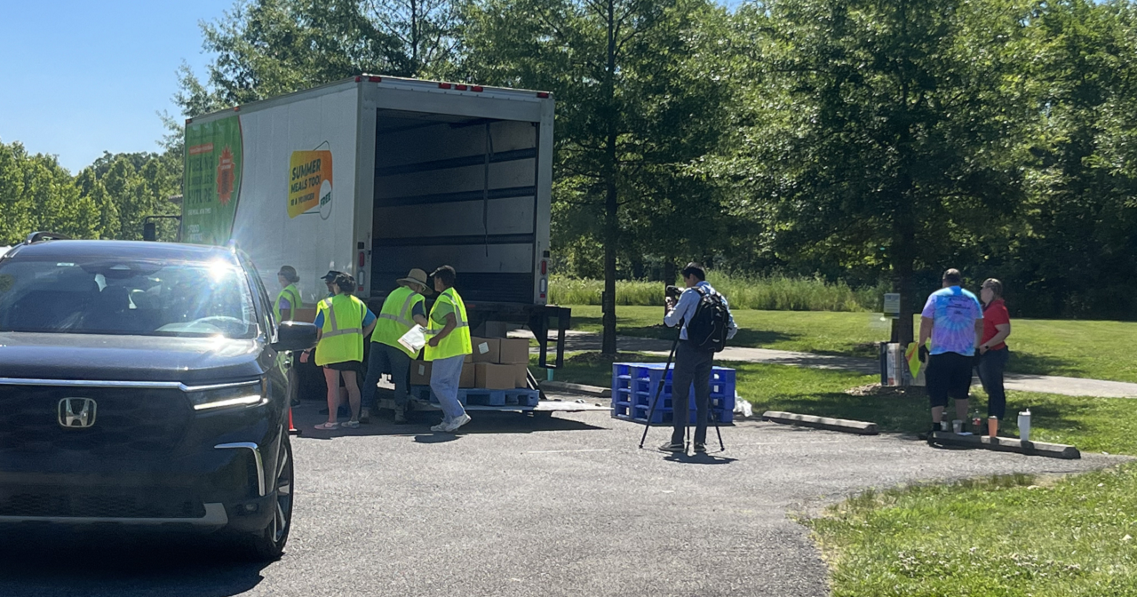 JCPS hands out thousands of meals during 2nd week of bulk distribution program - Vimarsana News