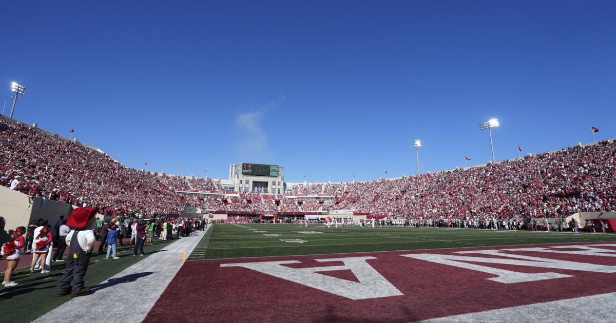 Indiana football fans ready for 'madhouse' as No. 3 Hoosiers prepare for Homecoming