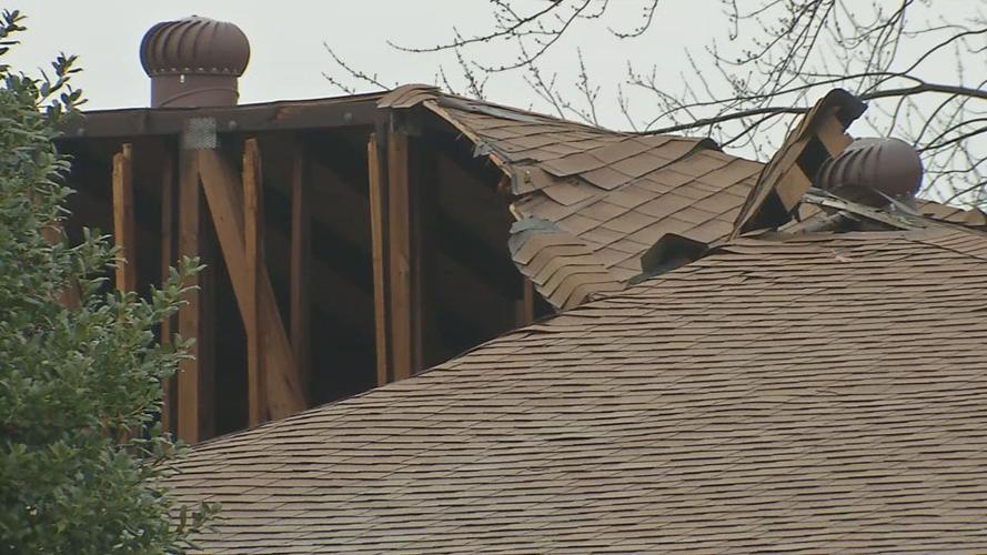 Rotten trusses at St. Matthews strip mall