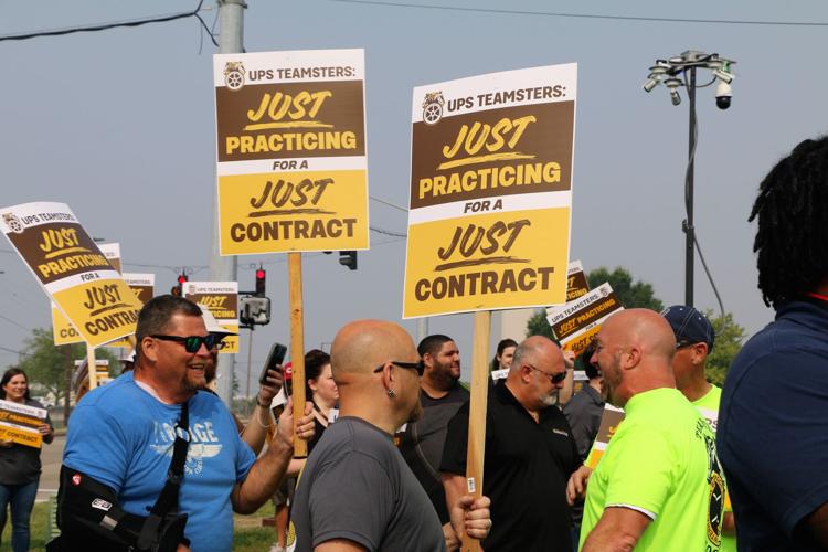 UPS Teamsters Practice Picket