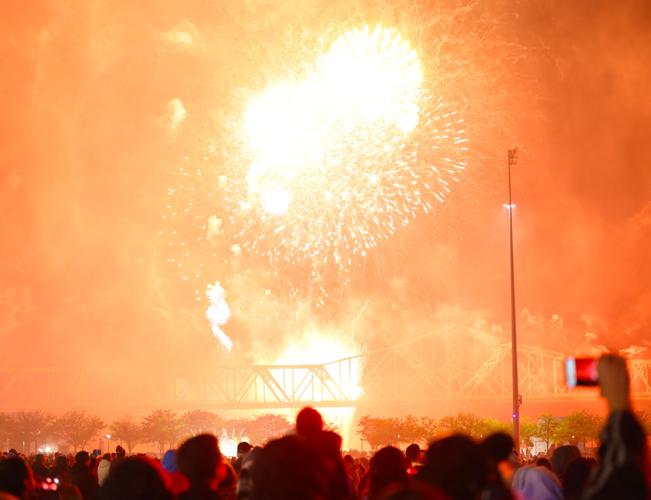 Golden glow of fireworks.JPG