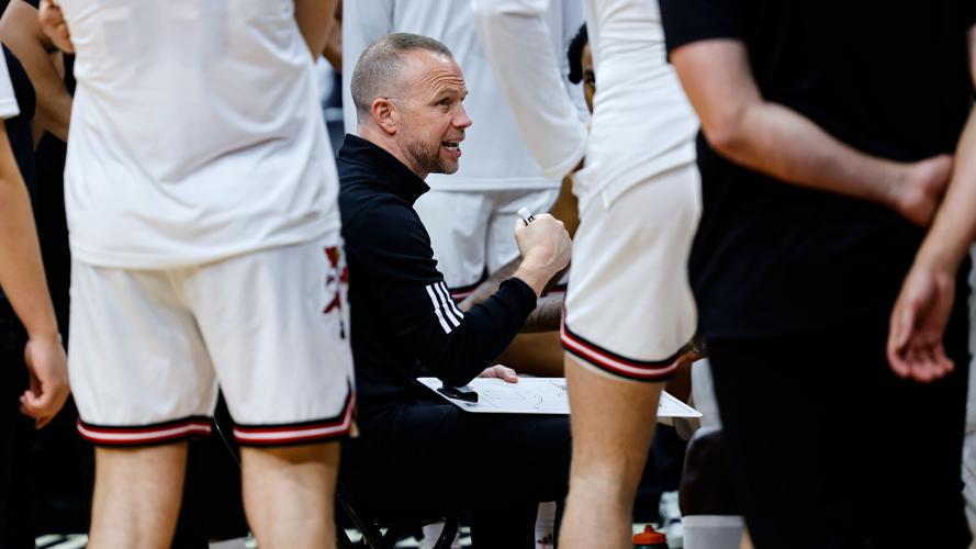 UL SPALDING Pat Kelsey in huddle