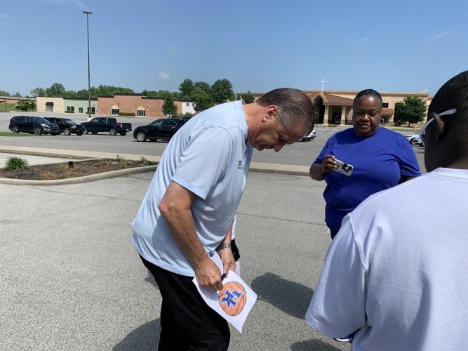 Calipari and players meet with fans in Louisville.jpg