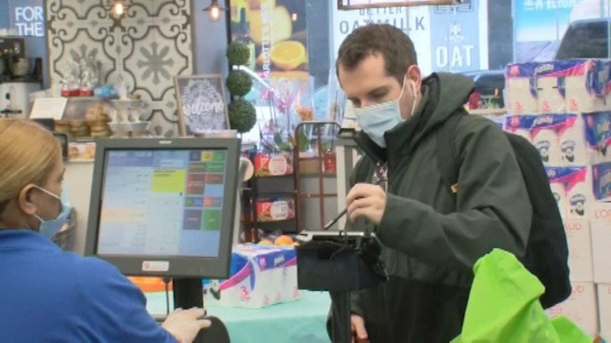 World Health Organization Cdc Disagree On Mask Use In Public